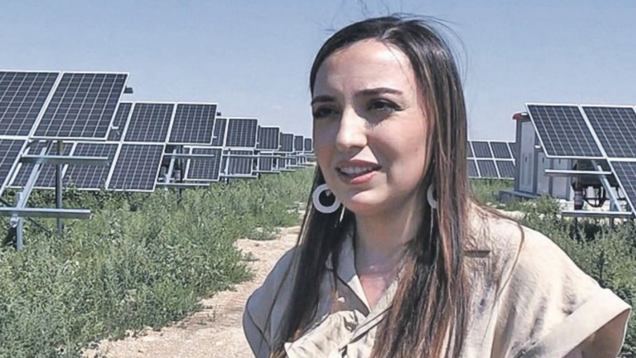 Kadın girişimci güneş enerjisi santrali ile 4 mahallenin enerjisini üretiyor