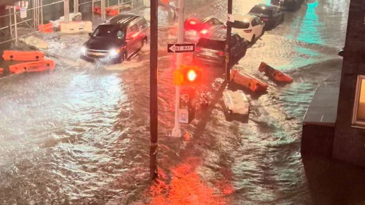 New York metrosu sular altında kaldı