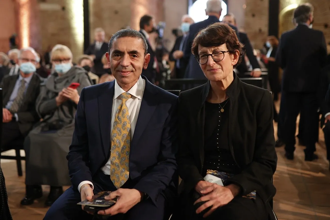 Özlem Türeci ve Uğur Şahin’e 'İmparatoriçe Theophano' ödülü
