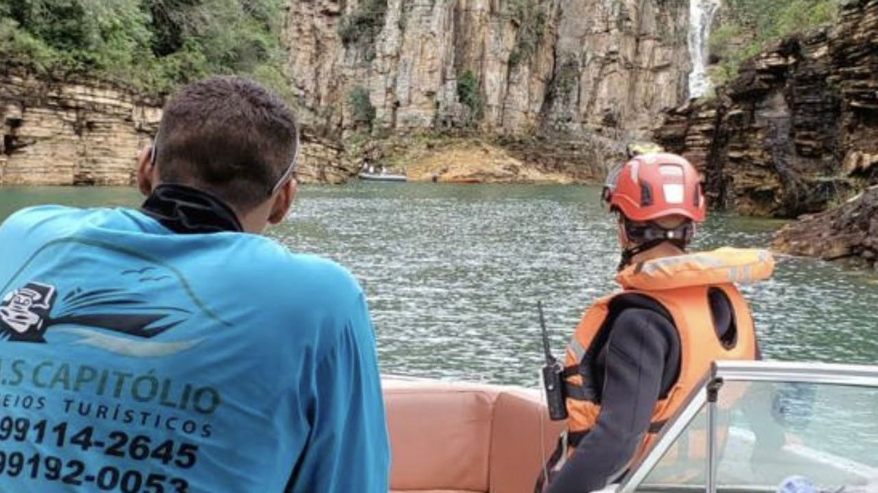 Brezilya'da dev kaya teknelerin üzerine devrildi: 8 ölü