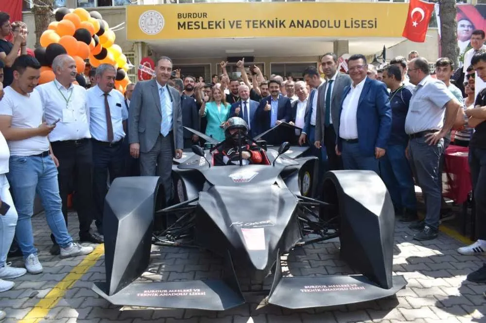 Burdur'da elektrikli Formula 1 aracı test sürüşü yaptı