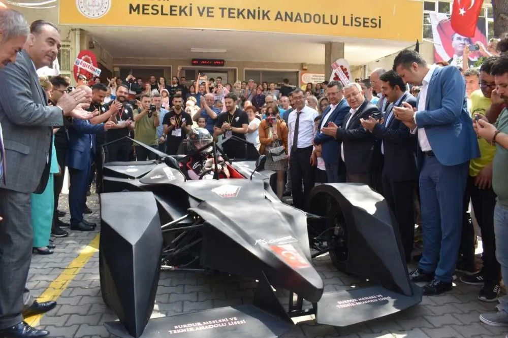 Burdur'da elektrikli Formula 1 aracı test sürüşü yaptı