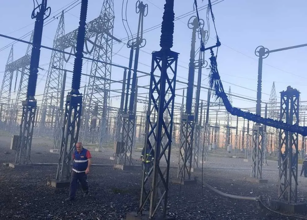 Van'da 6 saat süren trafo yangını söndürüldü