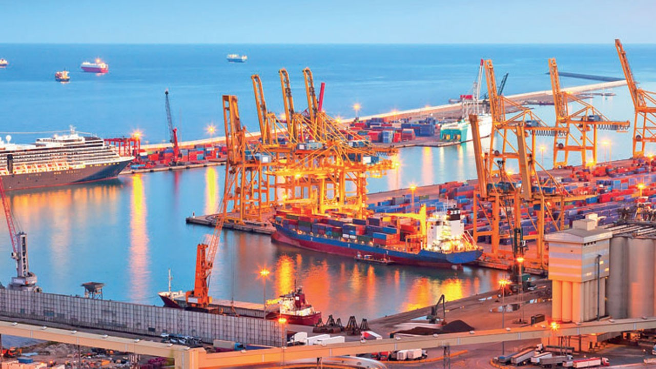 Dünya limanlarına talep azalıyor, Türkiye'de artıyor