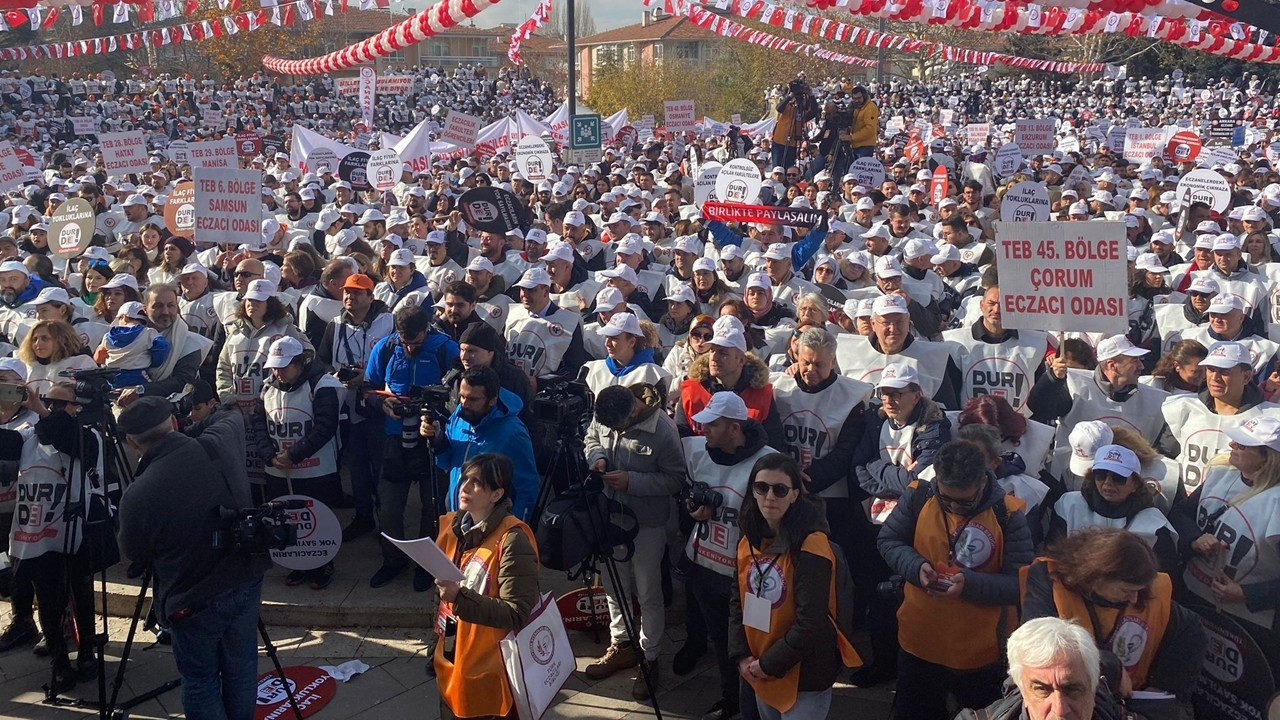 15 binin üzerinde eczacı Ankara’da bir araya geldi
