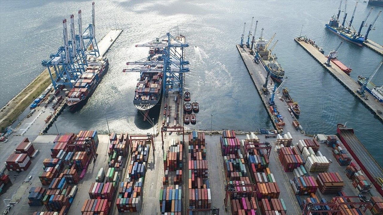 Dış ticaret açığı genişlemeye devam ediyor