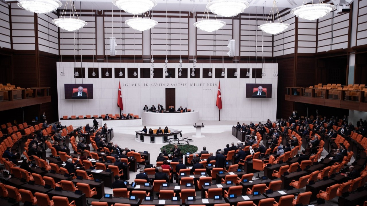 CHP listesinden seçilen vekiller istifa etti: Hangi vekiller partisine döndü?