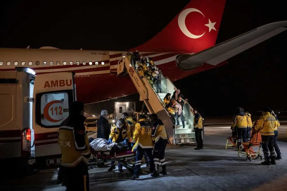 Cumhurbaşkanlığı 'TUR' uçağı 52 yaralıyı Ankara'ya getirdi