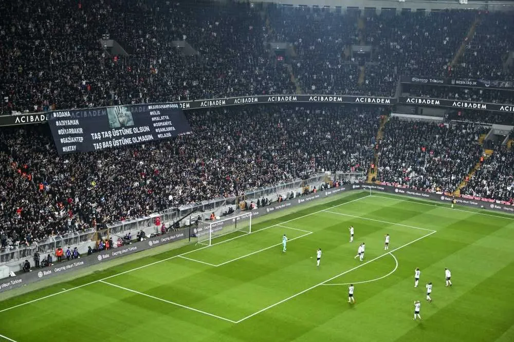 Beşiktaş taraftarı, depremzede çocukları unutmadı