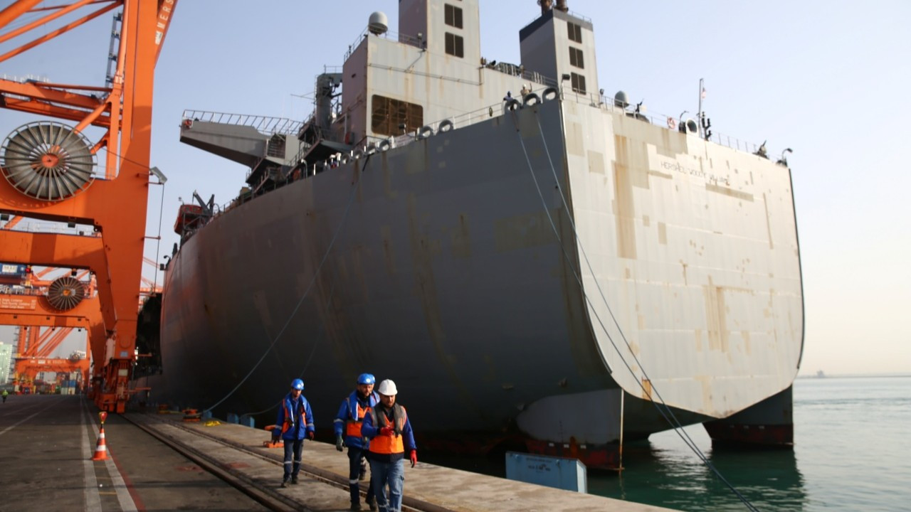 İnsani yardım malzemeleri taşıyan ABD gemisi Mersin Limanı'nda