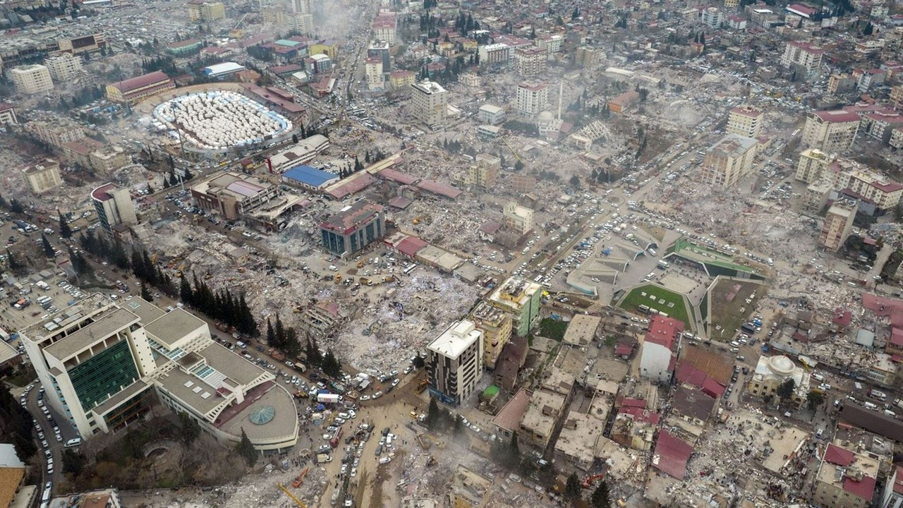Azerbaycan, deprem bölgesinde 100 milyon dolarlık konut inşa edecek