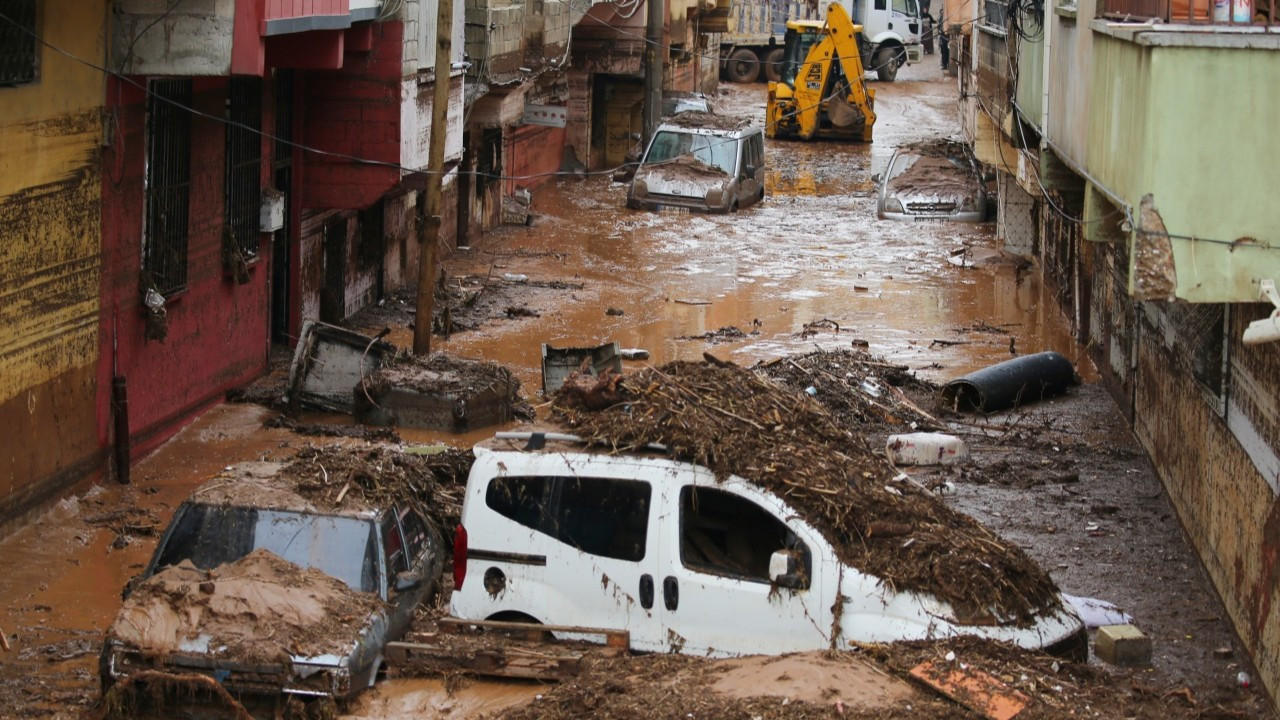 Sel felaketinde hayatını kaybedenlerin sayısı 16'ya yükseldi