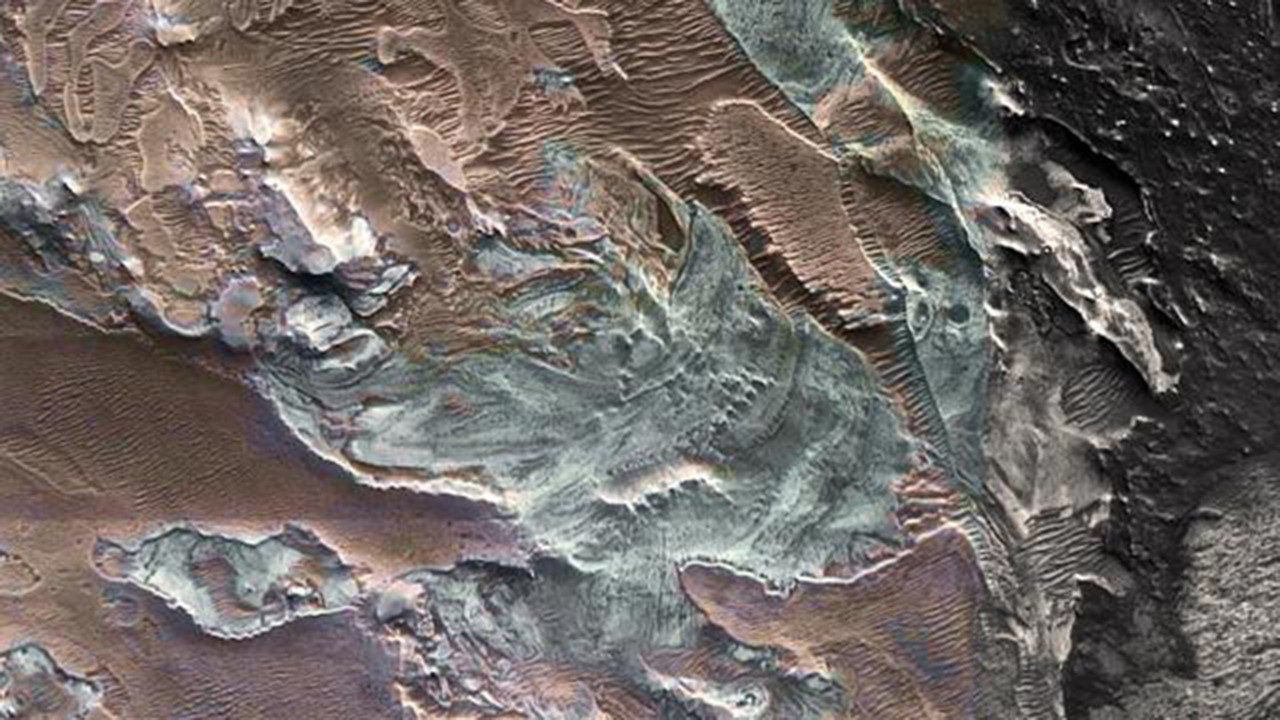 Mars'ta buzul kalıntıları görüntülendi