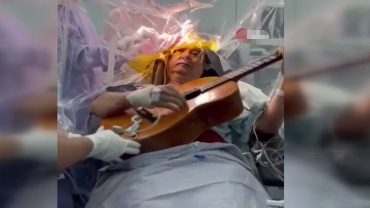 Beyin ameliyatı olurken gitar çaldı