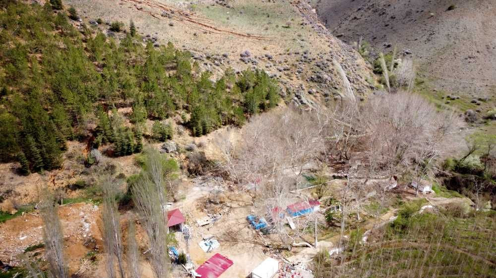 Kahramanmaraş depremi, dağlarda uzun ve derin yarıklar oluşturdu
