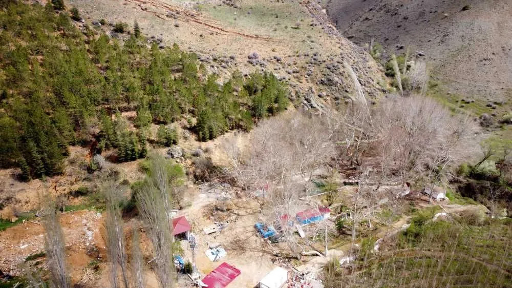 Kahramanmaraş depremi, dağlarda uzun ve derin yarıklar oluşturdu