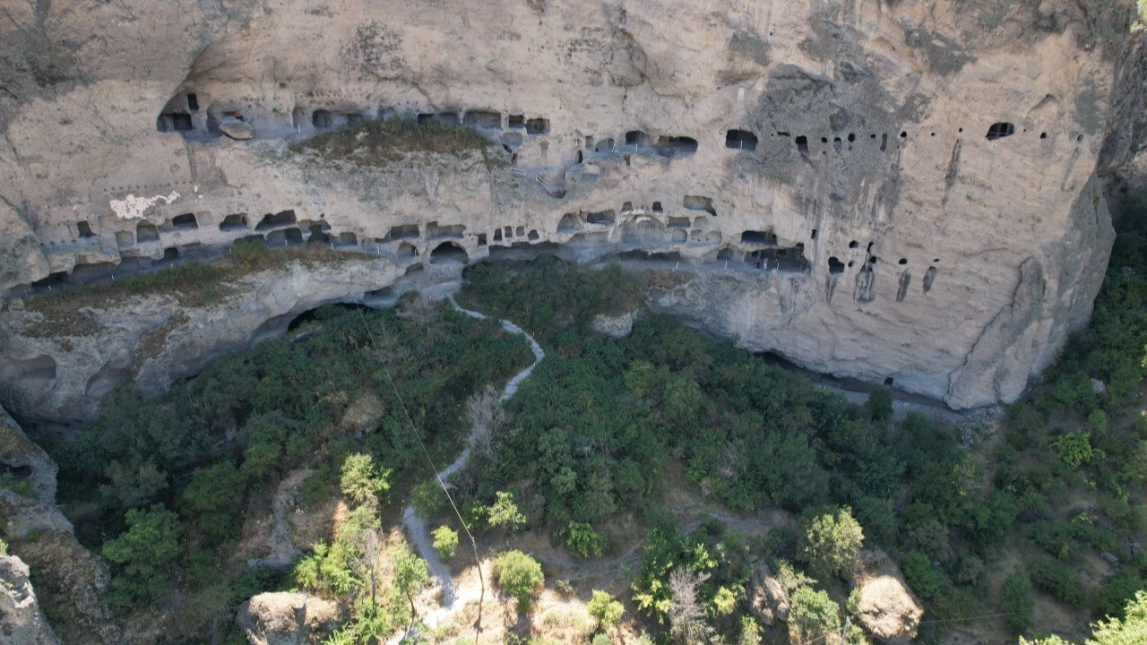 Turistlerin yeni adresi Frigler'den kalma İnönü Mağaraları
