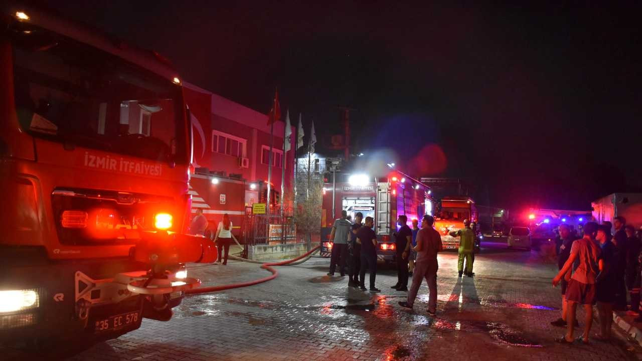 İzmir'de makaron fabrikasında yangın