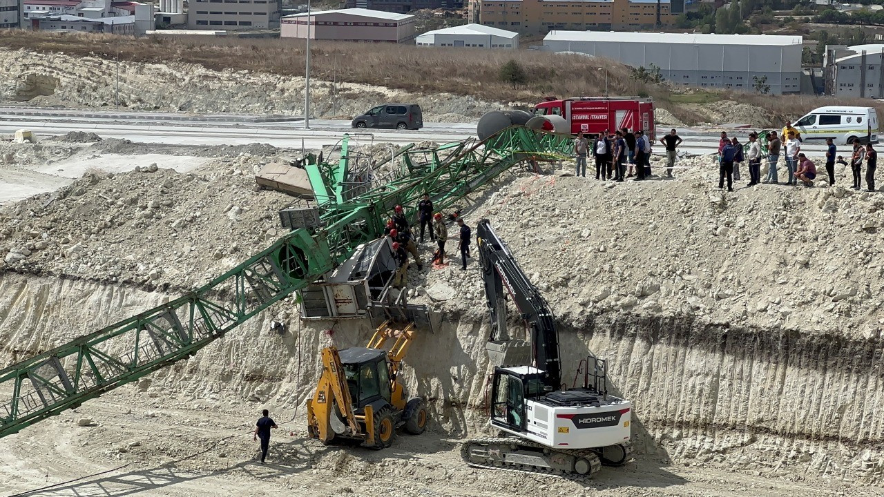 Sanayi sitesi inşaatında vinç devrildi: 1 ölü