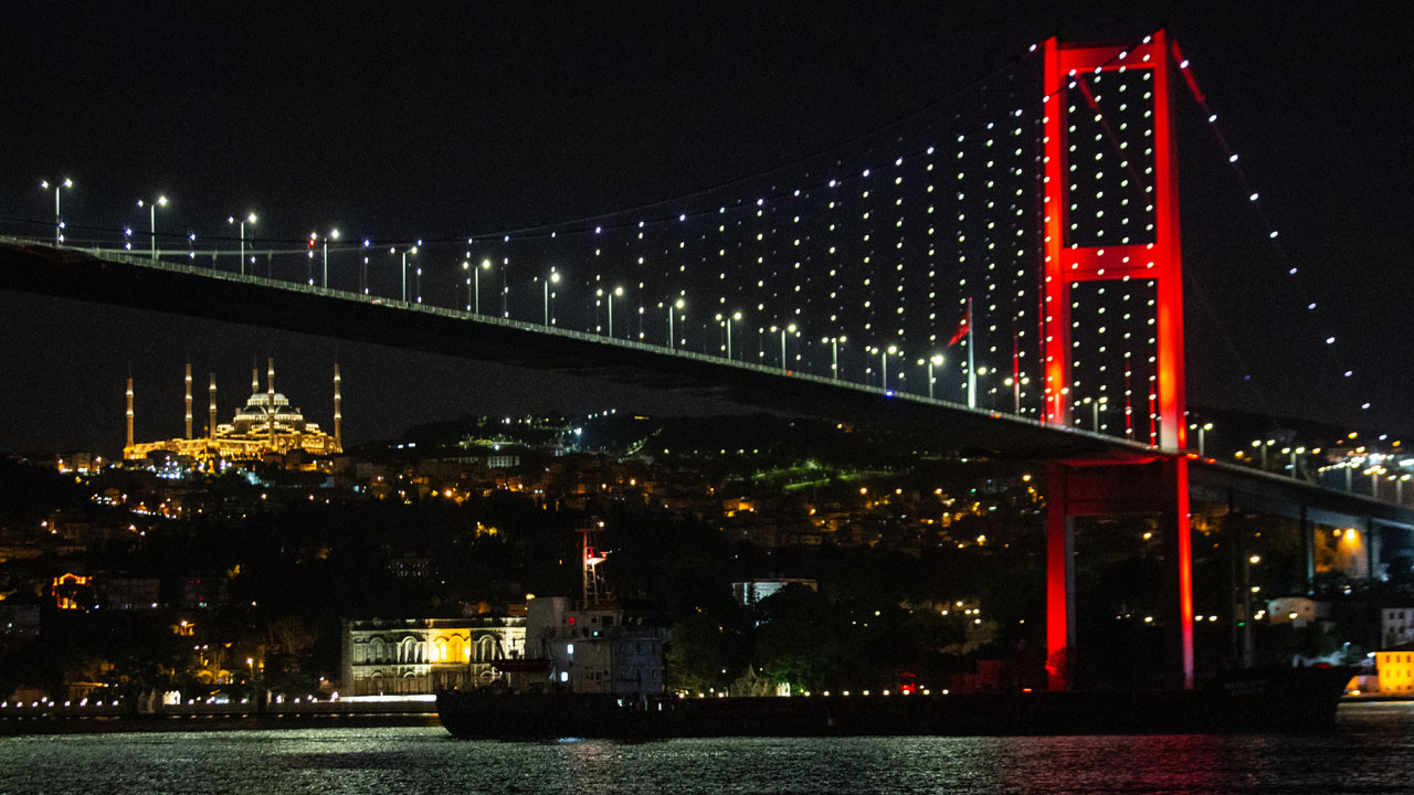 Ukrayna'dan gelen tahıl gemisi İstanbul Boğazı'ndan geçti