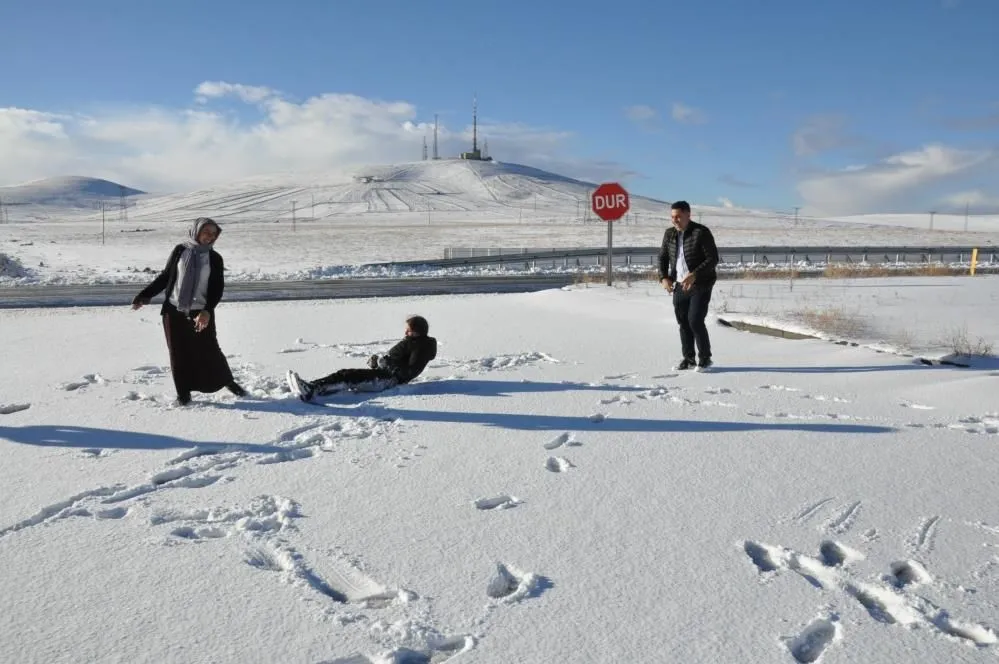 Meteoroloji'nin uyarılarının ardından kar yağışı başladı: 15 santimetreye ulaştı