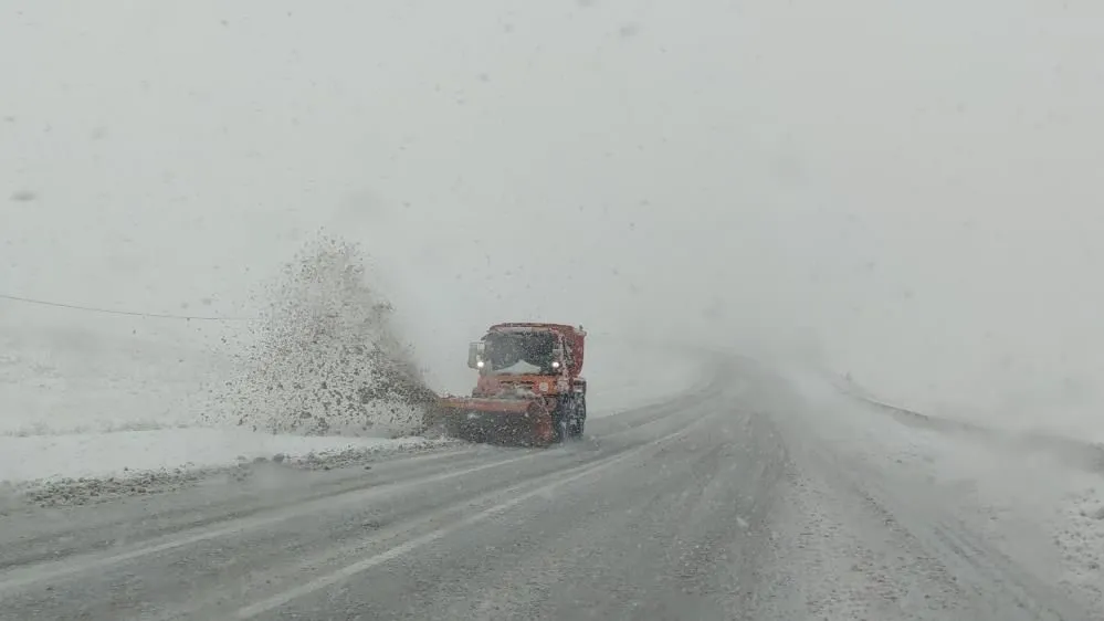 Meteoroloji'nin uyarılarının ardından kar yağışı başladı: 15 santimetreye ulaştı