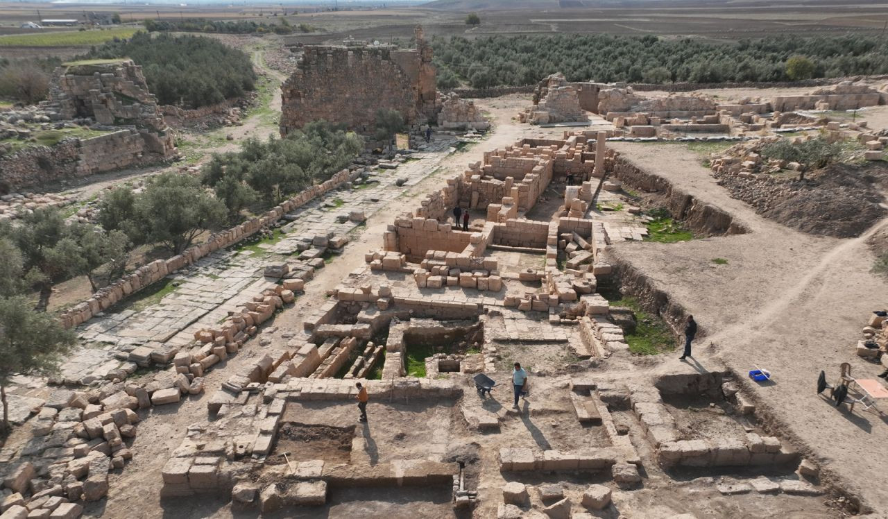 Roma dönemine ait 1500 yıllık tarihi çarşı gün yüzüne çıkarılıyor