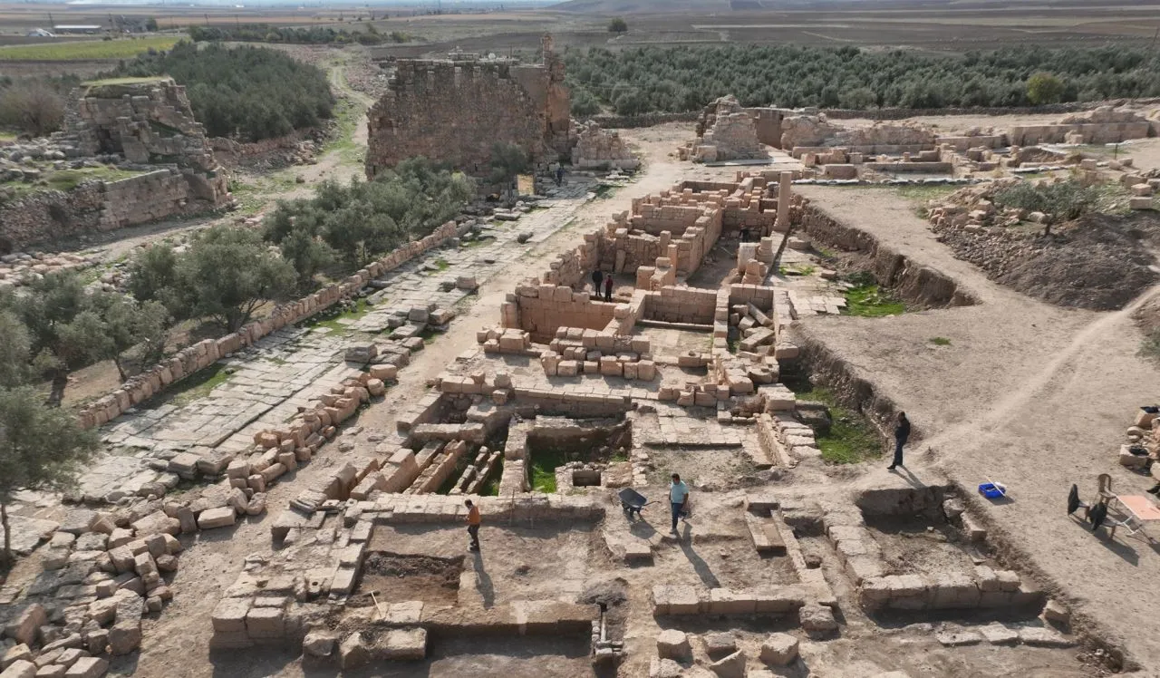 Roma dönemine ait 1500 yıllık tarihi çarşı gün yüzüne çıkarılıyor