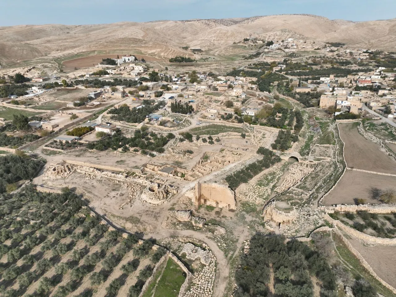 Roma dönemine ait 1500 yıllık tarihi çarşı gün yüzüne çıkarılıyor
