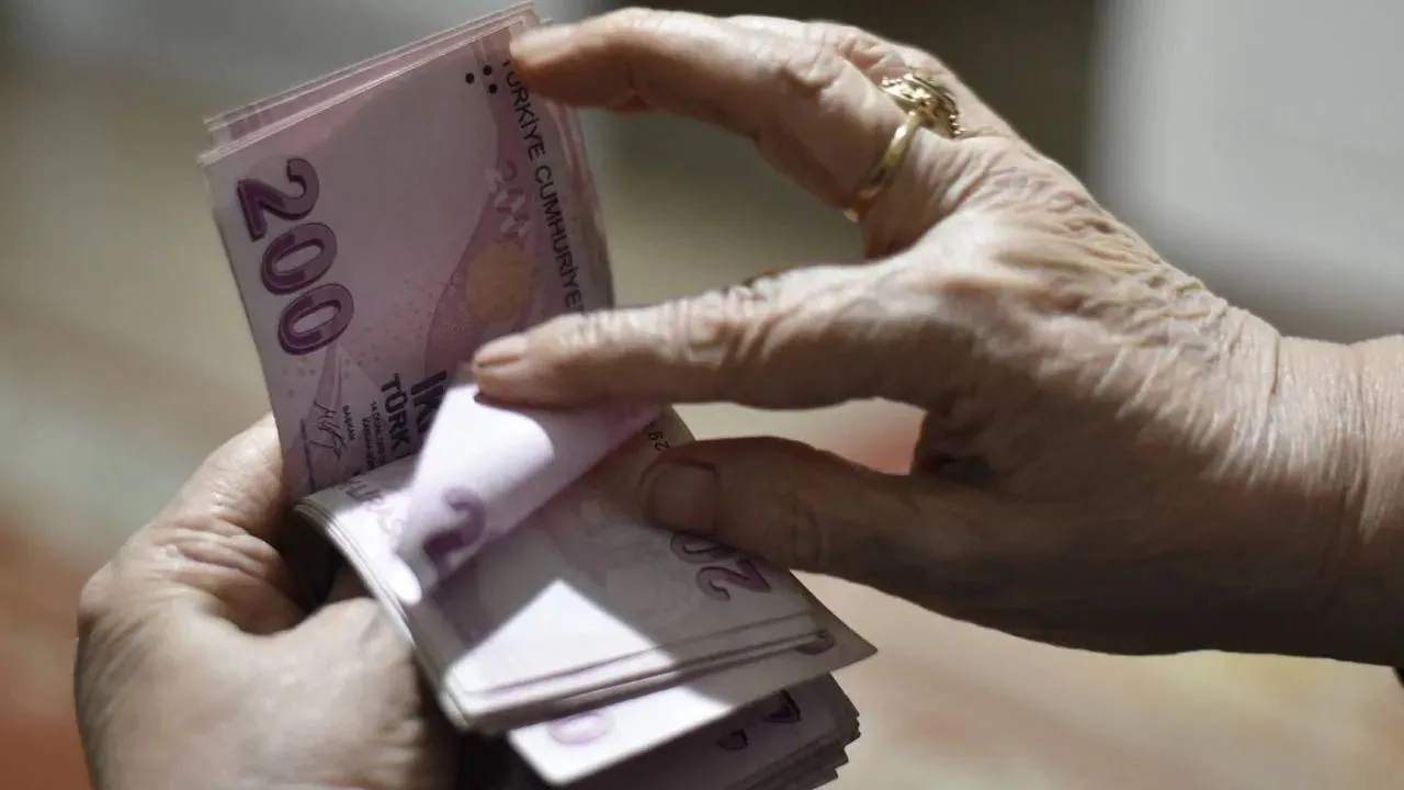 Emekliye ek zam yapılacak mı? AK Partili isim açıkladı!