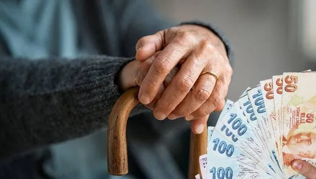 Emekliye ek zam yapılacak mı? AK Partili isim açıkladı!