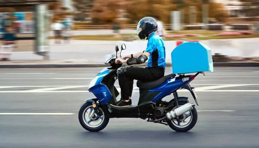 Hükümet düğmeye bastı: Moto kuryelere vergi geliyor!