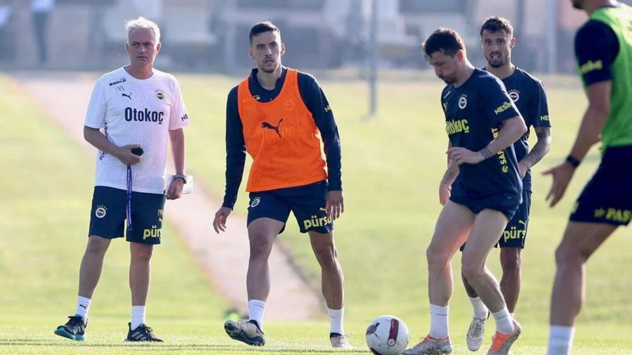 Fenerbahçe'de 8 oyuncu listede! Jose Mourinho karar verecek