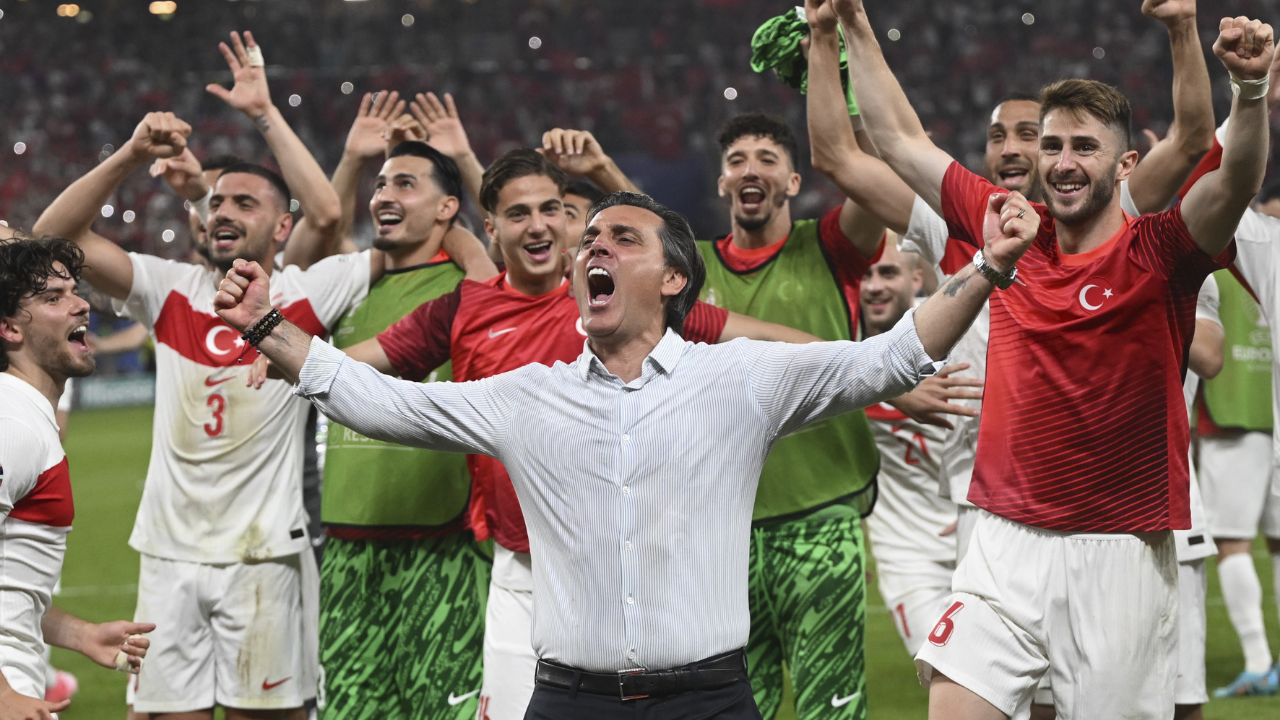 Türkiye-Çekya maçı turnuva tarihine geçti! Tam 20 kart çıktı!