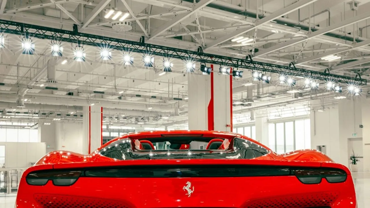Ferrari ilk elektrikli aracıyla yarışa giriyor: En pahalılarında biri olabilir