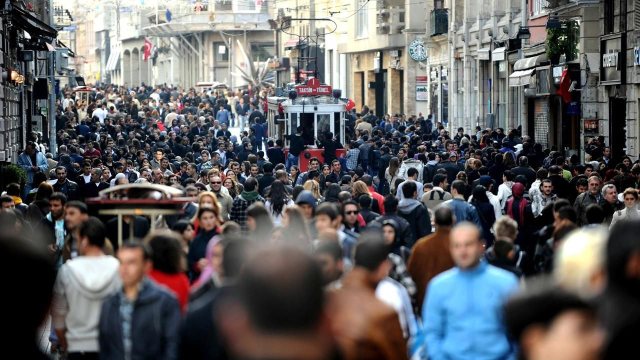 Çarpıcı anket sonucu: AK Parti'nin oyu 22 yıl sonra ilk kez bu seviyeye düştü