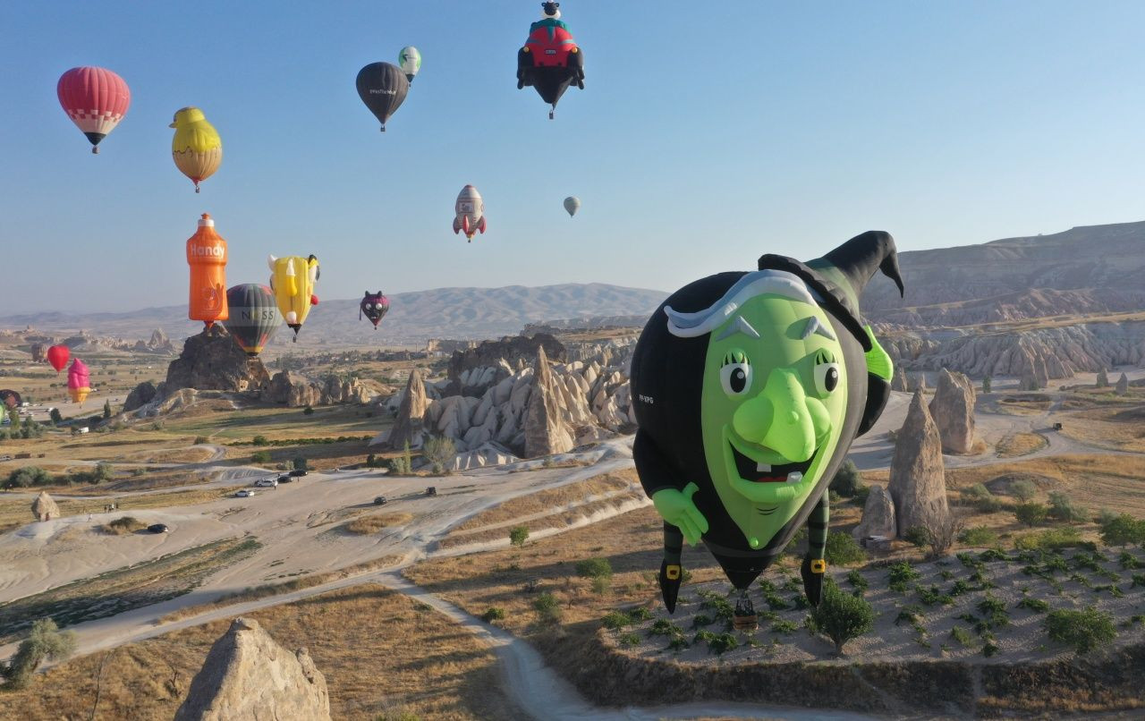 18 ülkenin sıcak hava balonları Kapadokya'da renkli görüntüler oluşturdu