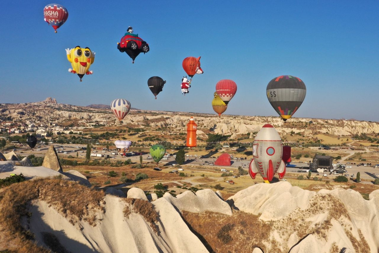 18 ülkenin sıcak hava balonları Kapadokya'da renkli görüntüler oluşturdu