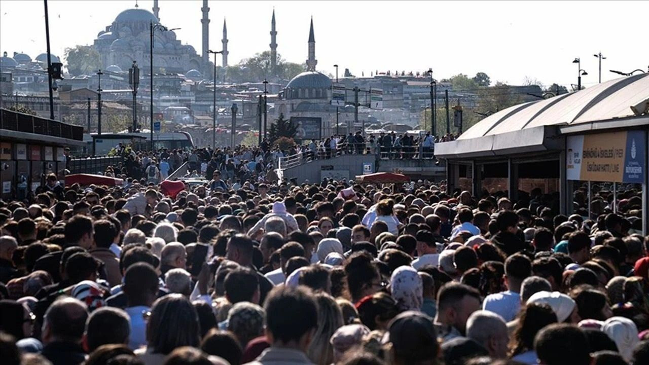 TÜİK uyardı! Genç nüfus alarm veriyor: Türkiye için kritik iki tarih