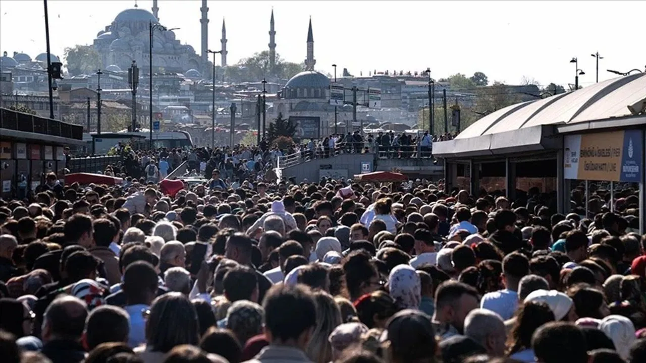 TÜİK uyardı! Genç nüfus alarm veriyor: Türkiye için kritik iki tarih