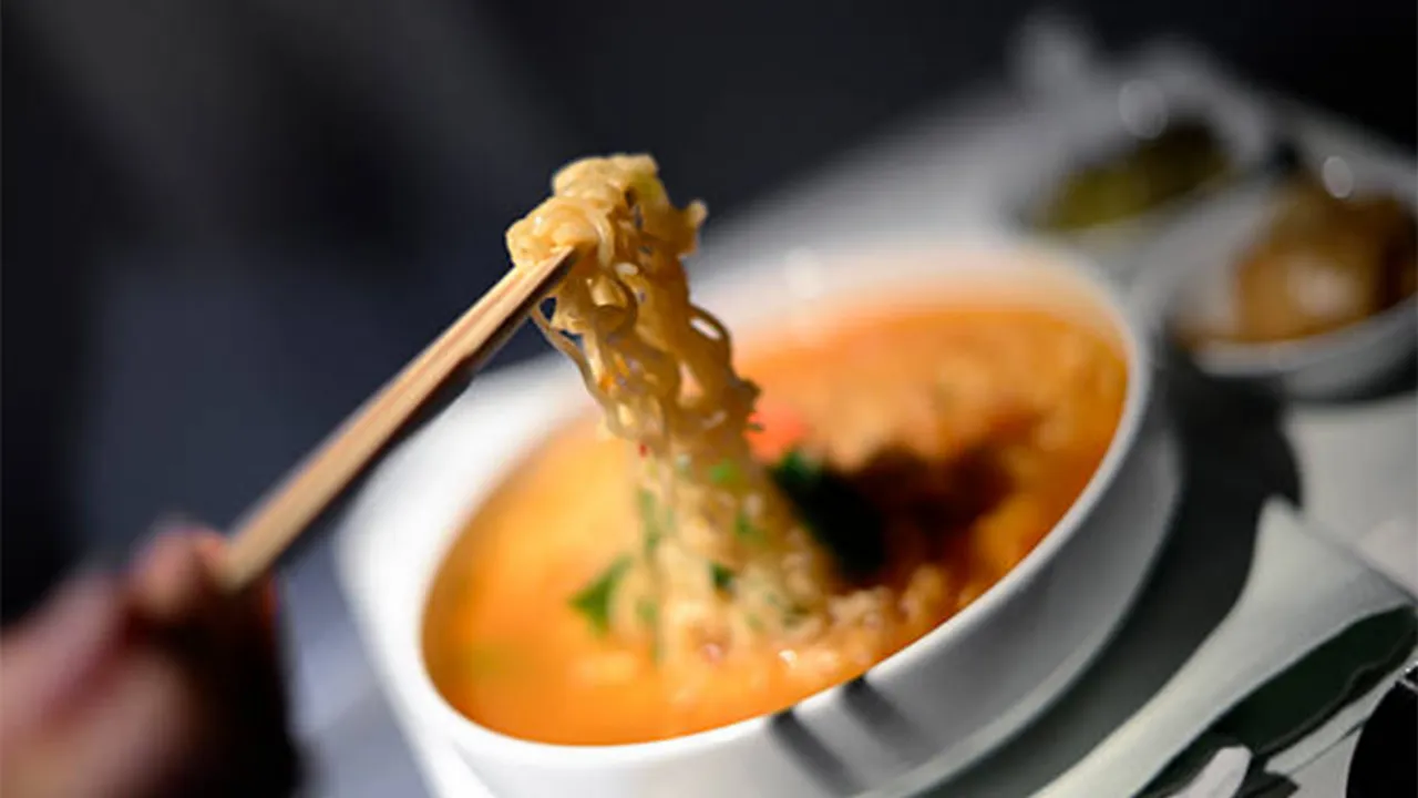 Masterchef flying noodles (uçan noodle) tarifi! Flying noodles nasıl yapılır?