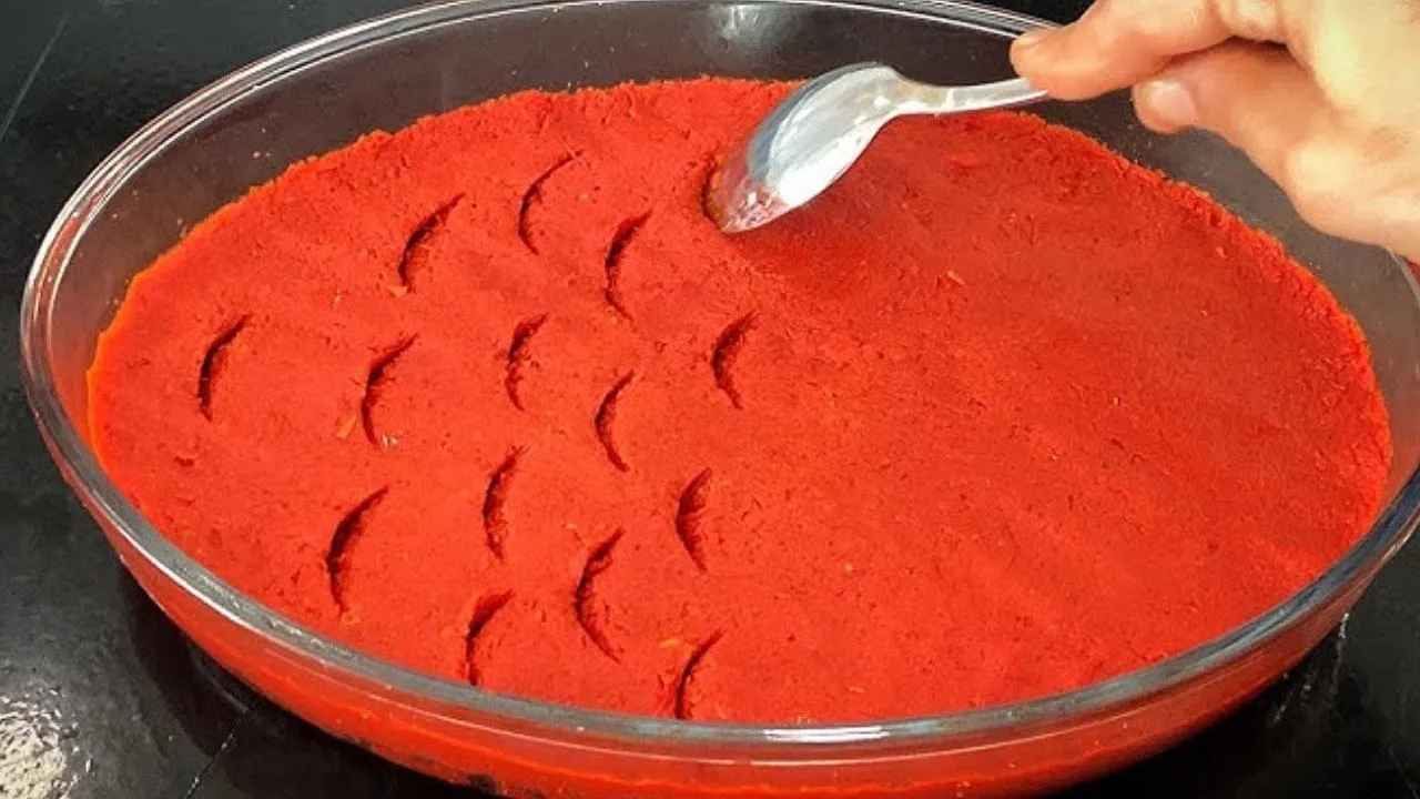 1 tutam eklendiğinde salçadaki küfü jilet gibi kesiyor - Köylülerin sır gibi sakladıkları yöntem!