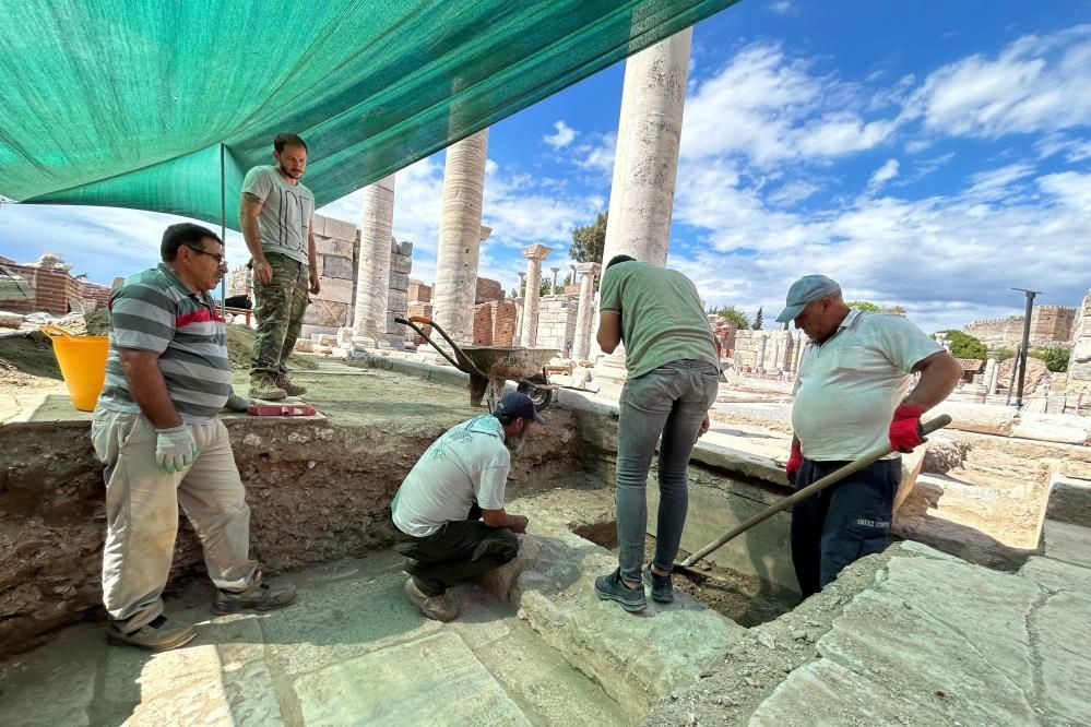 İlk Efes mi? İzmir'de bulundu, tam 1800 yıllık! Romalı gladyatörün lahiti bulundu