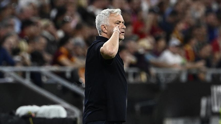 Mourinho kararını verdi: Dzeko, Galatasaray derbisinde forma giyecek mi?