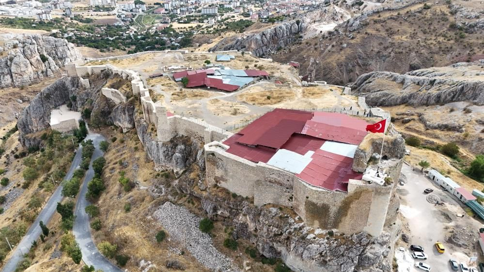 Önemli eserler gün yüzüne çıkarıldı, varlığı kanıtlandı: Sırlı seramikler ve kitabe