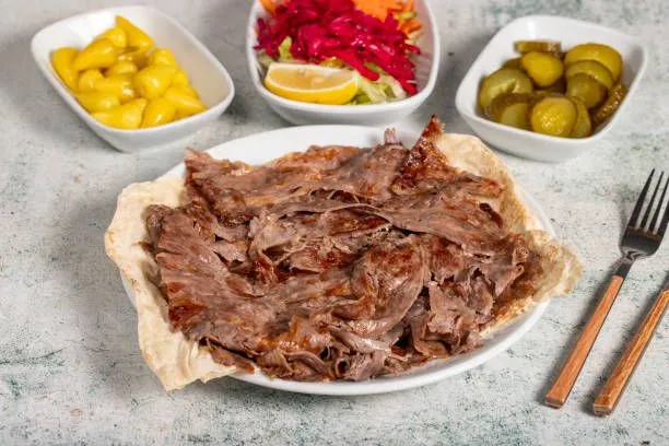 Hazırından hiçbir farkı yok! Evde et döner nasıl yapılır? Ustasından et döner tarifi