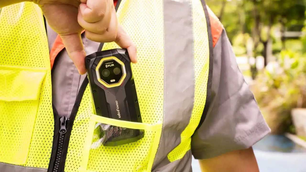 Dünyanın en küçük ve en dayanıklı telefonu tanıtıldı: 4,7 inç ekran, 6200 mAh pil