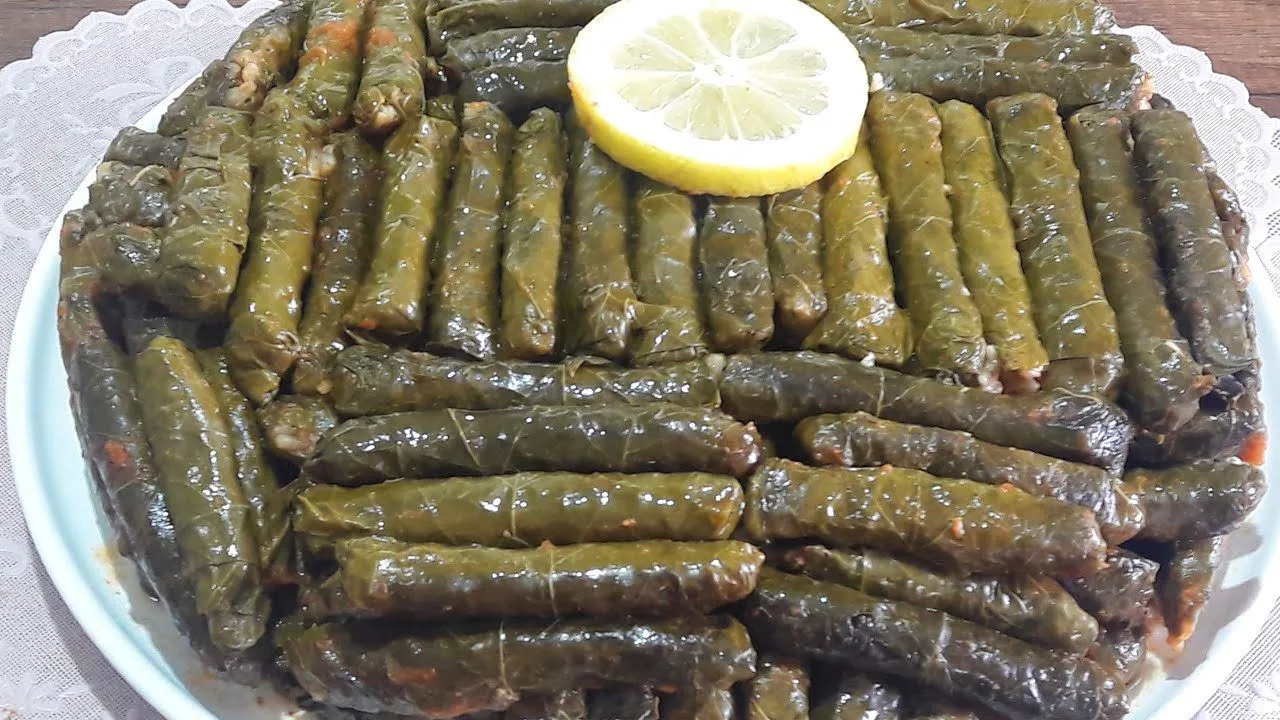 34 yıllık lokanta ustası asla dağılmayan sarmanın sırrını açıkladı: Tarifi için sıraya girecekler