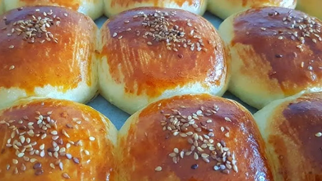 Pastane usulü poğaça pişirme yöntemi ; Süt yerinde bundan 1 su bardağı eklemek yetiyor