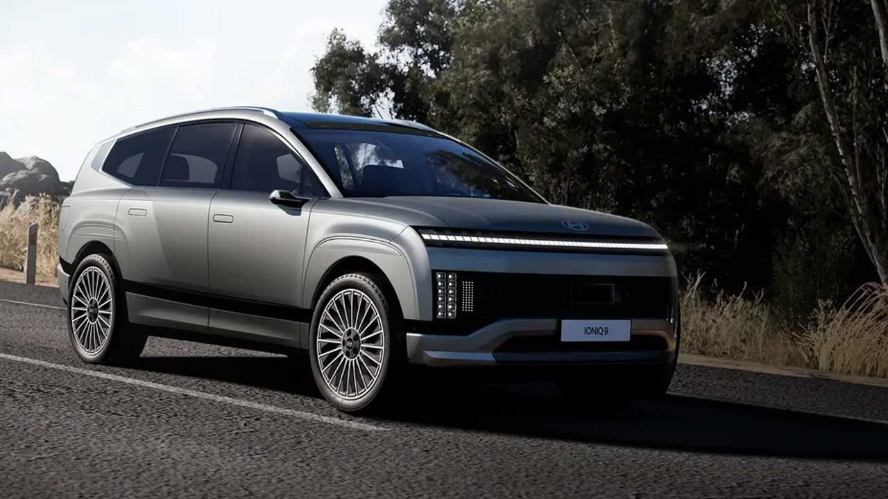 Tek şarjla 619 km yol gidiyor! Hyundai, 7 koltuklu yeni canavarını görücüye çıkardı